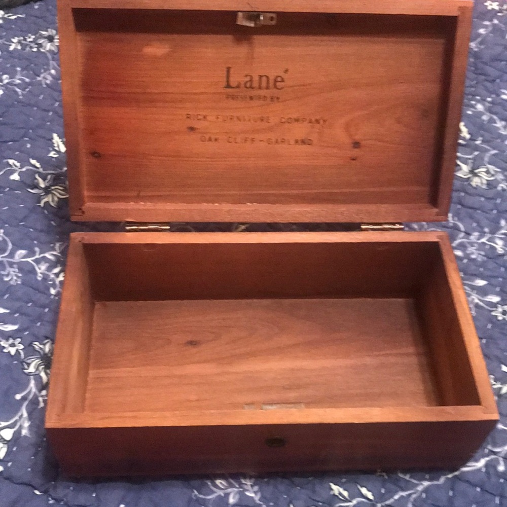Mini Lane Cedar Chest - Picture 9 of 9